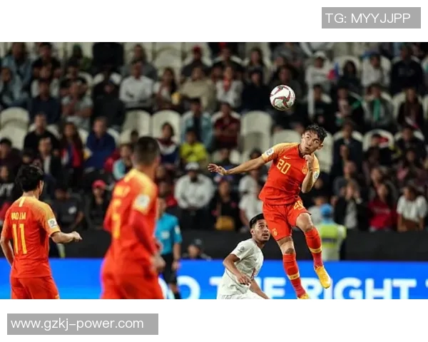 足球明星身旁的无名英雄们如何默默支持他们的辉煌之路