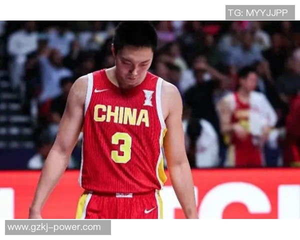 余嘉豪：从青涩少年到篮球场上的璀璨明星之路揭秘